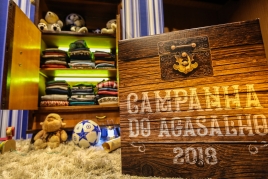 imagem da campanha do Agasalho, roupas em roupeiro