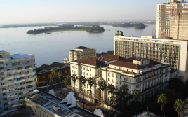 Vista aérea do prédio-sede da Secretaria da Fazenda, com vista para o lago Guaíba