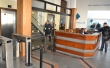 Recepção - entrada do prédio da Fazenda, roletas de acesso, balcão de atendimento