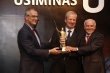 Secretário Bins Homem de Aço troféu
