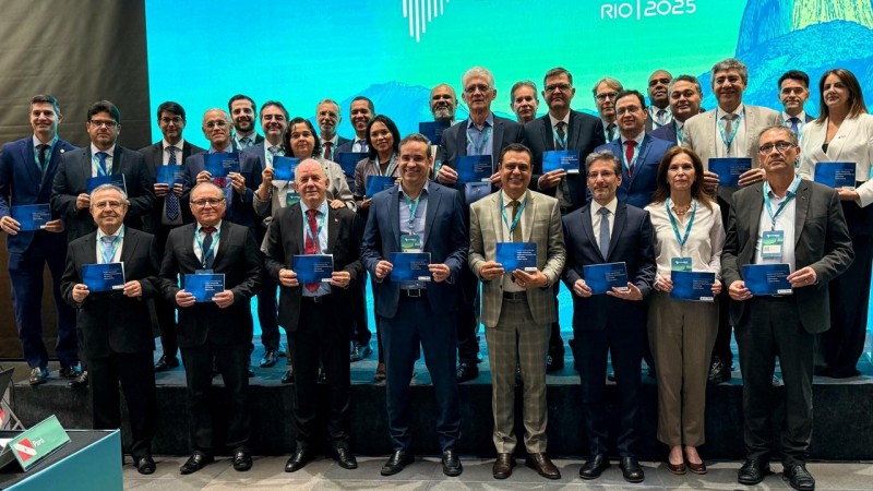 Secret&aacute;rios de Fazenda dos estados seguram manual com sugest&otilde;es para auxiliar a adapta&ccedil;&atilde;o &agrave;s novas regras da reforma tribut&aacute;ria.